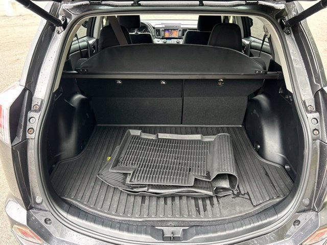 Used 2017 Toyota RAV4 XLE AWD/4WD image 39