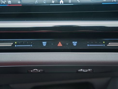 Used 2025 BMW 530i xDrive w/ Premium Package image 21