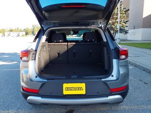Used 2025 Chevrolet TrailBlazer LT w/ Convenience Package AWD/4WD image 23