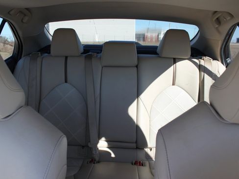 Used 2019 Toyota Camry XLE image 17