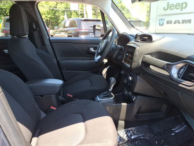Used 2023 Jeep Renegade Latitude AWD/4WD image 13