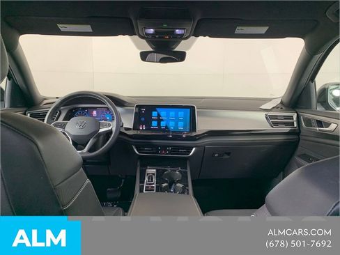 Used 2025 Volkswagen Atlas Cross Sport SE image 34