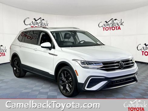 Used 2022 Volkswagen Tiguan SE FWD image 1