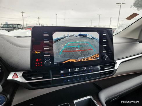 Used 2024 Toyota Sienna LE image 30