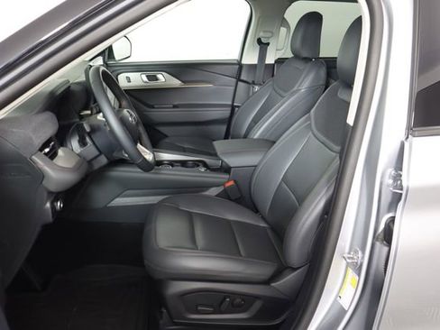 Certified 2025 Ford Explorer Active w/ Active Comfort Package AWD/4WD image 31