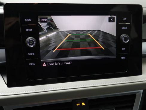 New 2026 Volkswagen Taos SE image 9