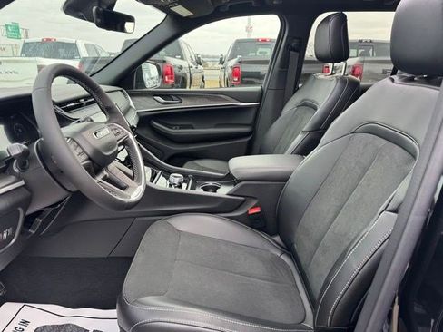 New 2026 Jeep Grand Cherokee Altitude AWD/4WD image 9