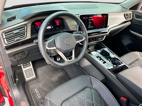 Used 2024 Volkswagen Atlas SEL Premium R-Line image 9