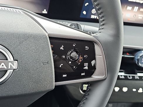 Certified 2025 Nissan Murano SV image 22