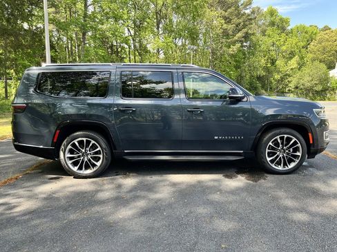 Certified 2024 Jeep Wagoneer L Series II w/ Premium Group I AWD/4WD image 2
