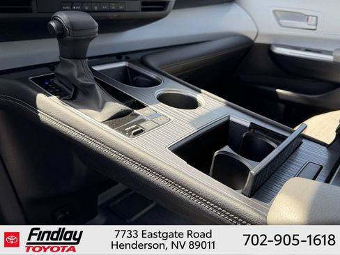 Certified 2025 Toyota Sienna LE FWD image 9