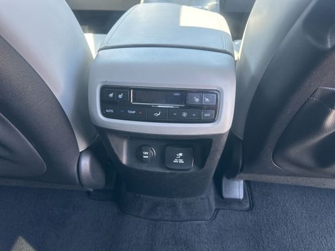 Used 2024 Hyundai Palisade SEL w/ Premium Package image 18