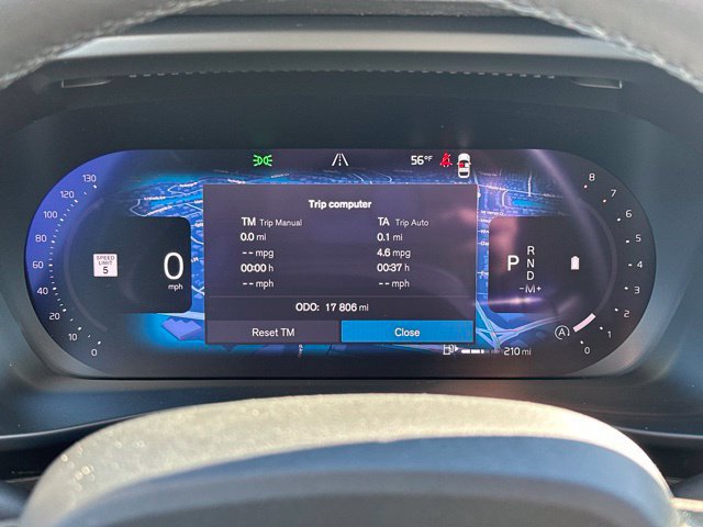 Certified 2025 Volvo XC40 B5 Plus w/ Protection Package Premier AWD/4WD image 25