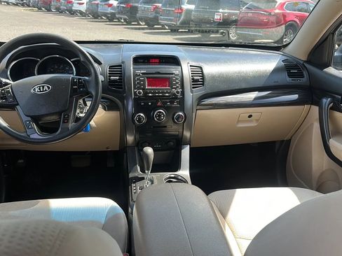 Used 2013 Kia Sorento LX image 10