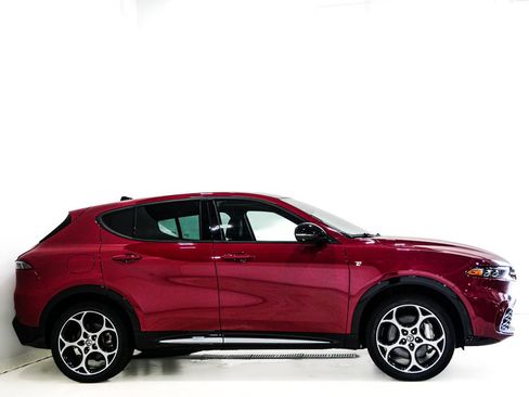 Used 2024 Alfa Romeo Tonale Ti AWD/4WD image 5
