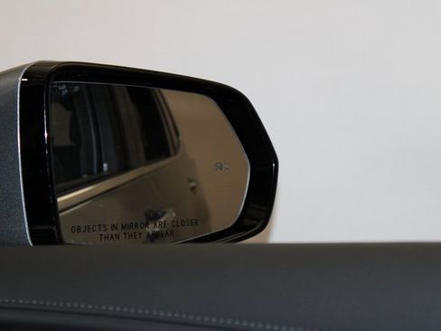 New 2025 Cadillac XT6 Luxury image 24