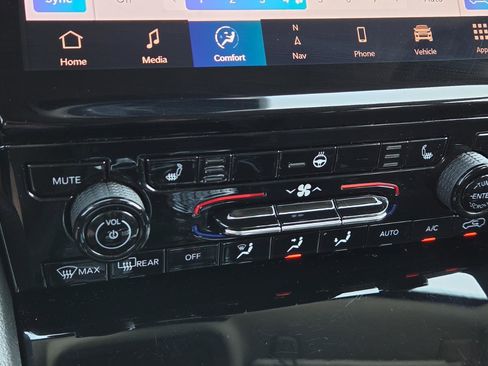 Used 2022 Jeep Grand Cherokee Limited 4xe image 35