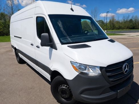 Used 2019 Mercedes-Benz Sprinter 170 Cargo image 3