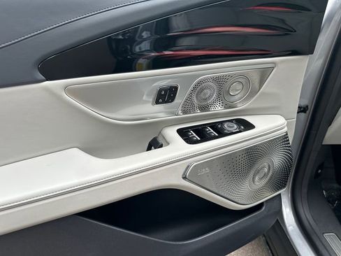 New 2026 Lincoln Nautilus Reserve AWD/4WD image 12
