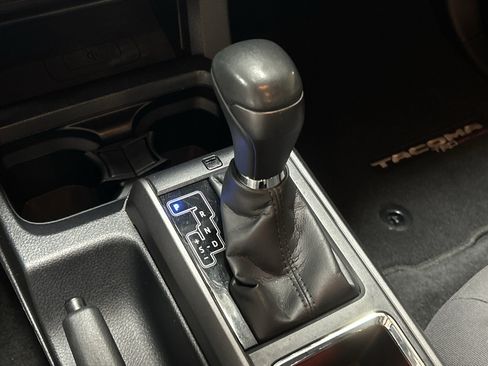 Used 2019 Toyota Tacoma TRD Off-Road w/ Technology Package AWD/4WD image 26