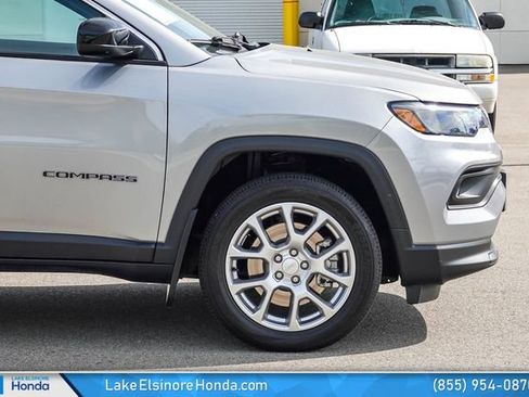 Used 2024 Jeep Compass Latitude AWD/4WD image 7
