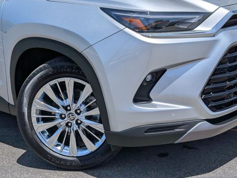 Used 2024 Toyota Grand Highlander AWD image 11