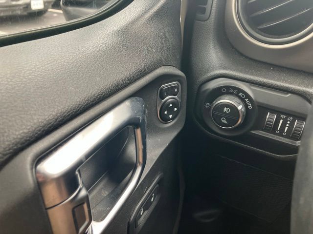 Used 2020 Jeep Gladiator Sport w/ Quick Order Package 24S AWD/4WD image 15