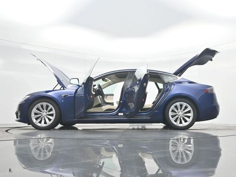 Used 2019 Tesla Model S Standard Range AWD/4WD image 45