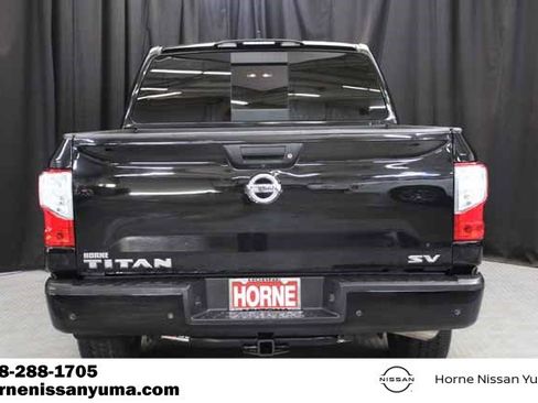 Used 2022 Nissan Titan SV image 14