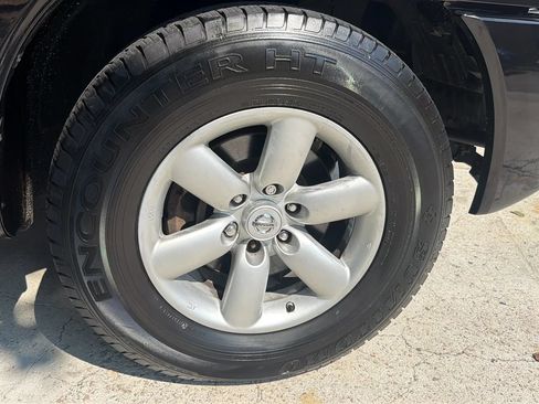 Used 2009 Nissan Titan SE RWD image 32