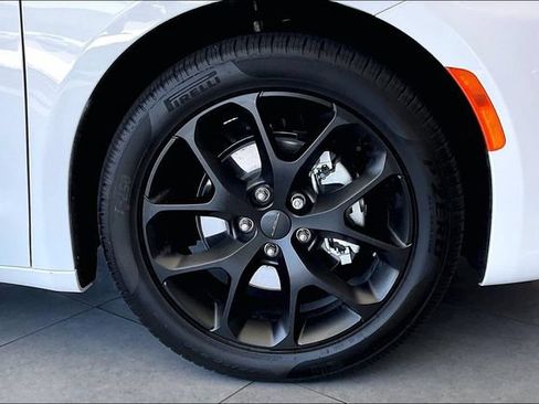 New 2027 Chrysler Pacifica Limited w/ S Appearance Package FWD image 8
