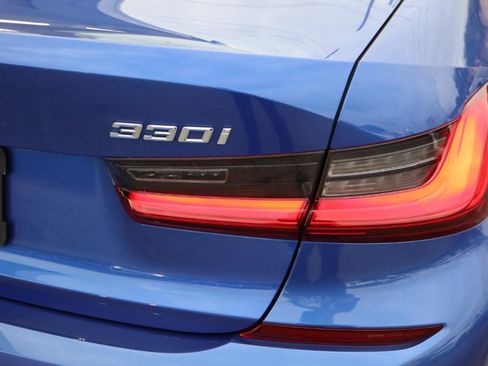 Used 2019 BMW 330i xDrive Sedan w/ M Sport Package AWD/4WD image 32