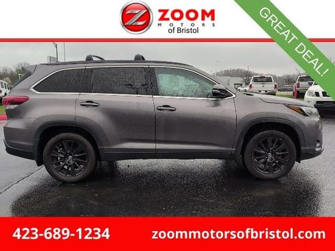 Used 2019 Toyota Highlander SE AWD/4WD image 1