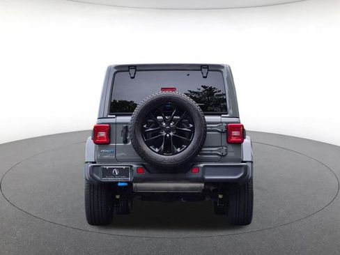 Used 2022 Jeep Wrangler Unlimited Sahara w/ Cold Weather Group AWD/4WD image 6