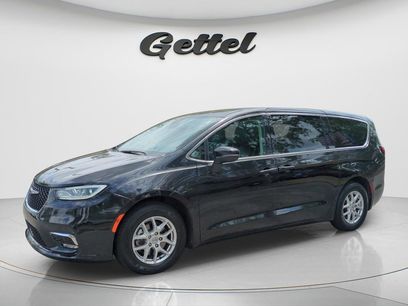 Used 2023 Chrysler Pacifica Touring-L