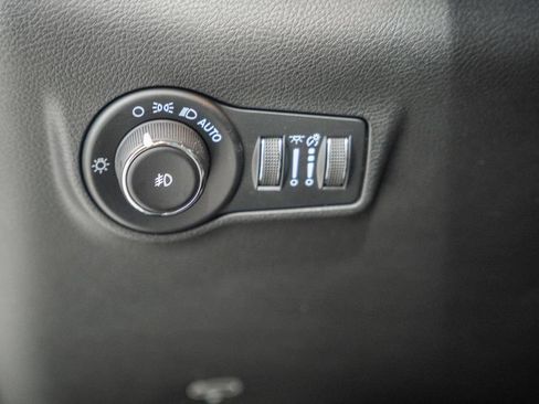 Certified 2023 Jeep Compass Latitude AWD/4WD image 40