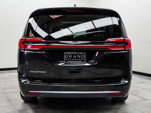 Used 2023 Chrysler Pacifica Limited FWD image 9