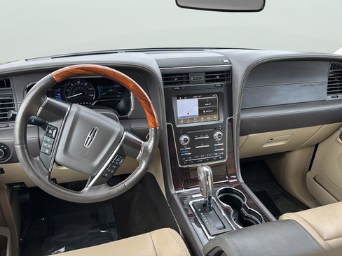 Used 2017 Lincoln Navigator Reserve AWD/4WD image 14