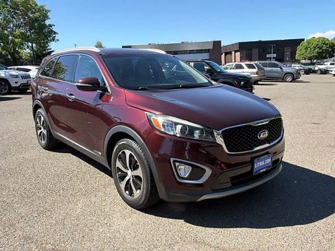 Used 2017 Kia Sorento EX w/ EX V6 Premium Package AWD/4WD image 3