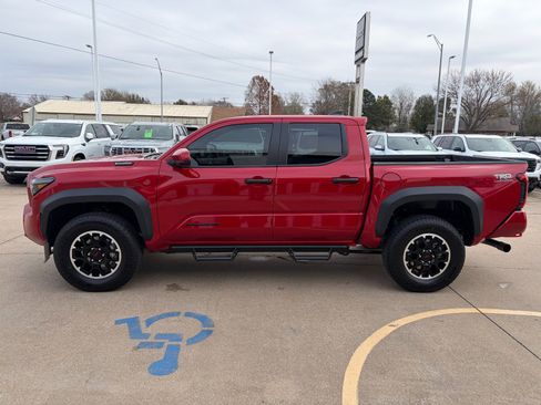 Used 2025 Toyota Tacoma TRD Off-Road image 3