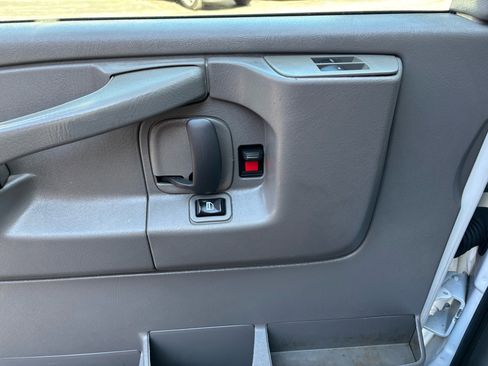 Used 2015 Chevrolet Express 3500 image 14
