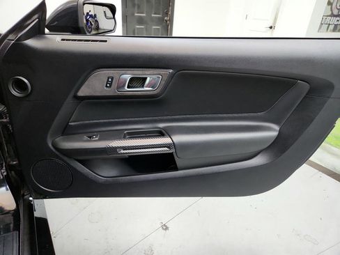 Used 2019 Ford Mustang Coupe RWD image 24