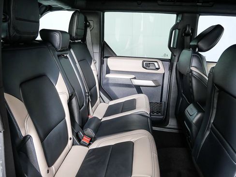 Used 2023 Ford Bronco Wildtrak image 21