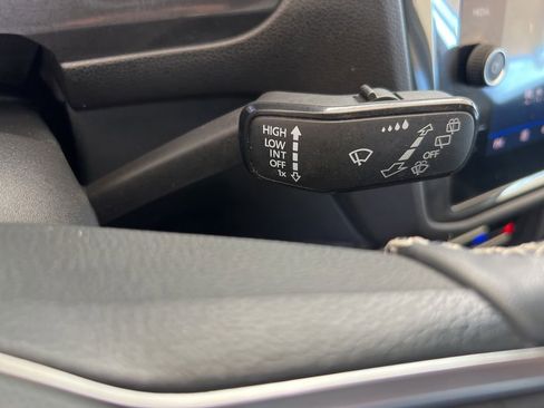 Used 2023 Volkswagen Tiguan SE FWD image 39
