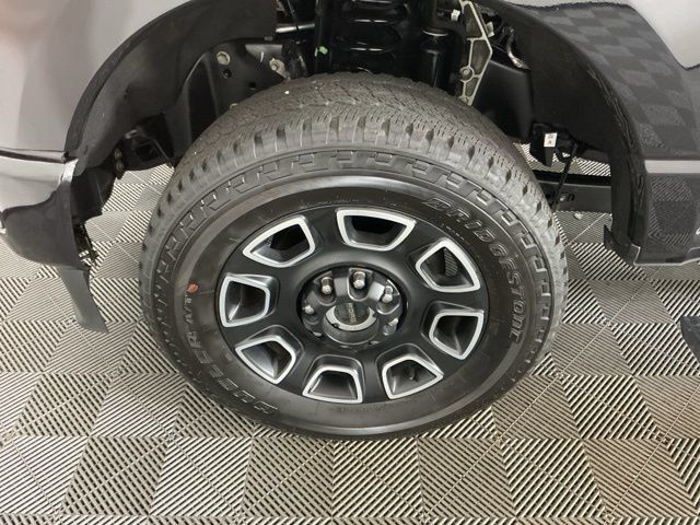 Used 2023 Ford F350 Platinum w/ FX4 Off-Road Package AWD/4WD image 35
