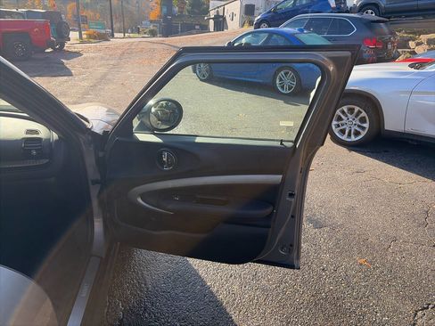 Used 2016 MINI Cooper Clubman image 11