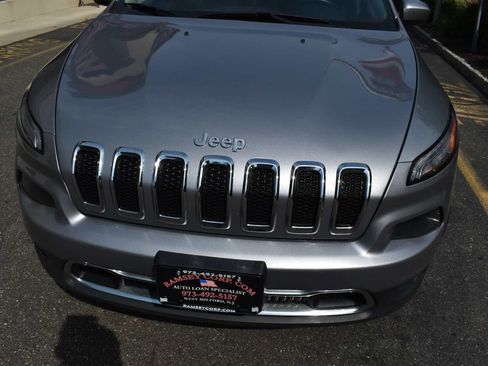 Used 2018 Jeep Cherokee Limited AWD/4WD image 65