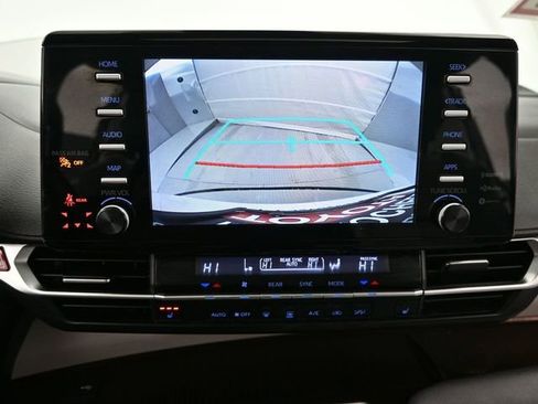 Used 2022 Toyota Sienna XLE image 28