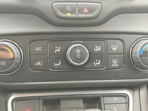 Used 2024 GMC Terrain SLT image 26