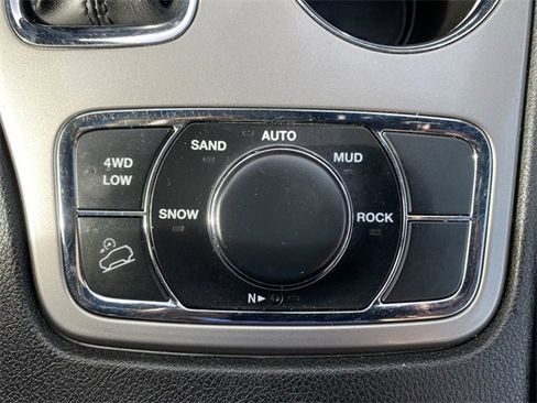 Used 2022 Jeep Grand Cherokee Limited image 23